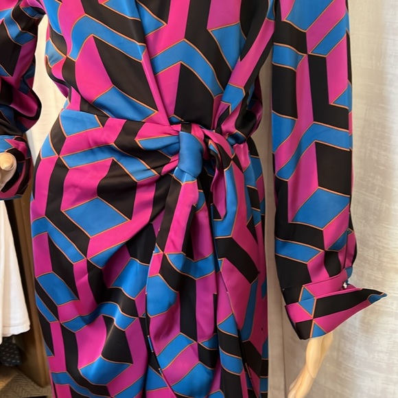 House of Harlow 1960 NWT Size Small Silky Geometric Print Wrap Maxi Dress (0369) - Picture 9 of 16